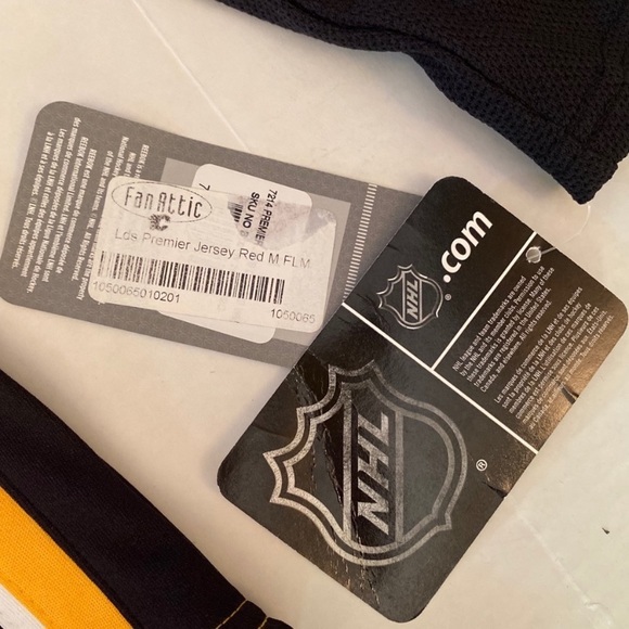 CALGARY FLAMES Jersey Reebok Medium NWT New with tags - Picture 6 of 16